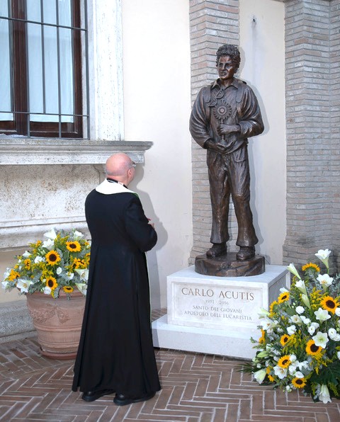 St. Carlo by Timothy Schmalz (Credit_ Diocese of Assisi)