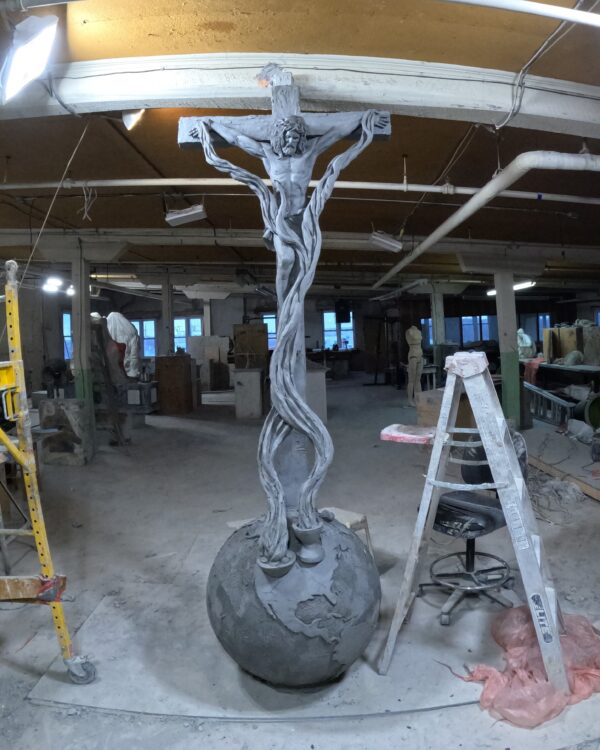 Escultura monumental en arcilla